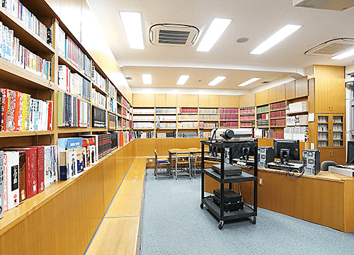 図書室（本館1階）